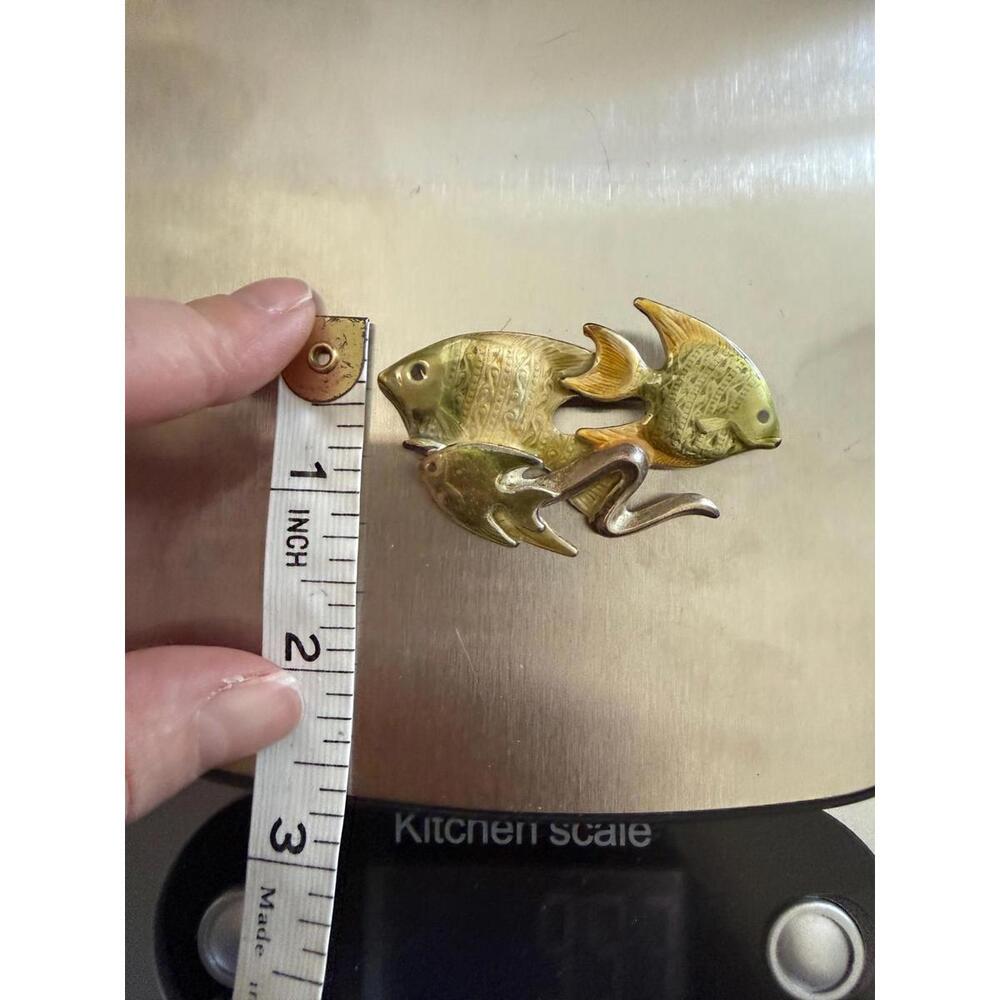 Vintage KC Enamel Angelfish Brooch-Green and gold tone-mid century fish Pin. - Picture 6 of 9